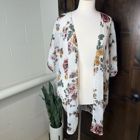 Maurice’s Floral Kimono Cardigan white semi sheer floral print Size 0/1 - Picture 1 of 10